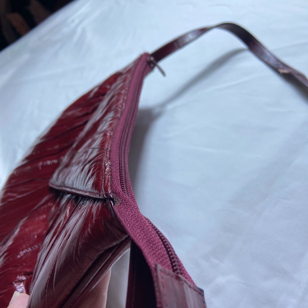 RED GENUINE EEL SKIN ZIPPERED SHOULDER BAG - Picture 8 of 10